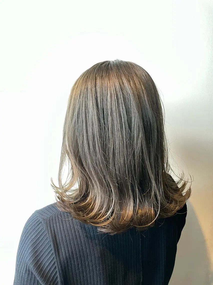 セミロング カラー グレージュ オリーブグレージュ オリーブグレー カット ヘアカラー トリートメント 🫧透明感ケアカラー 守利🫧のヘアスタイル