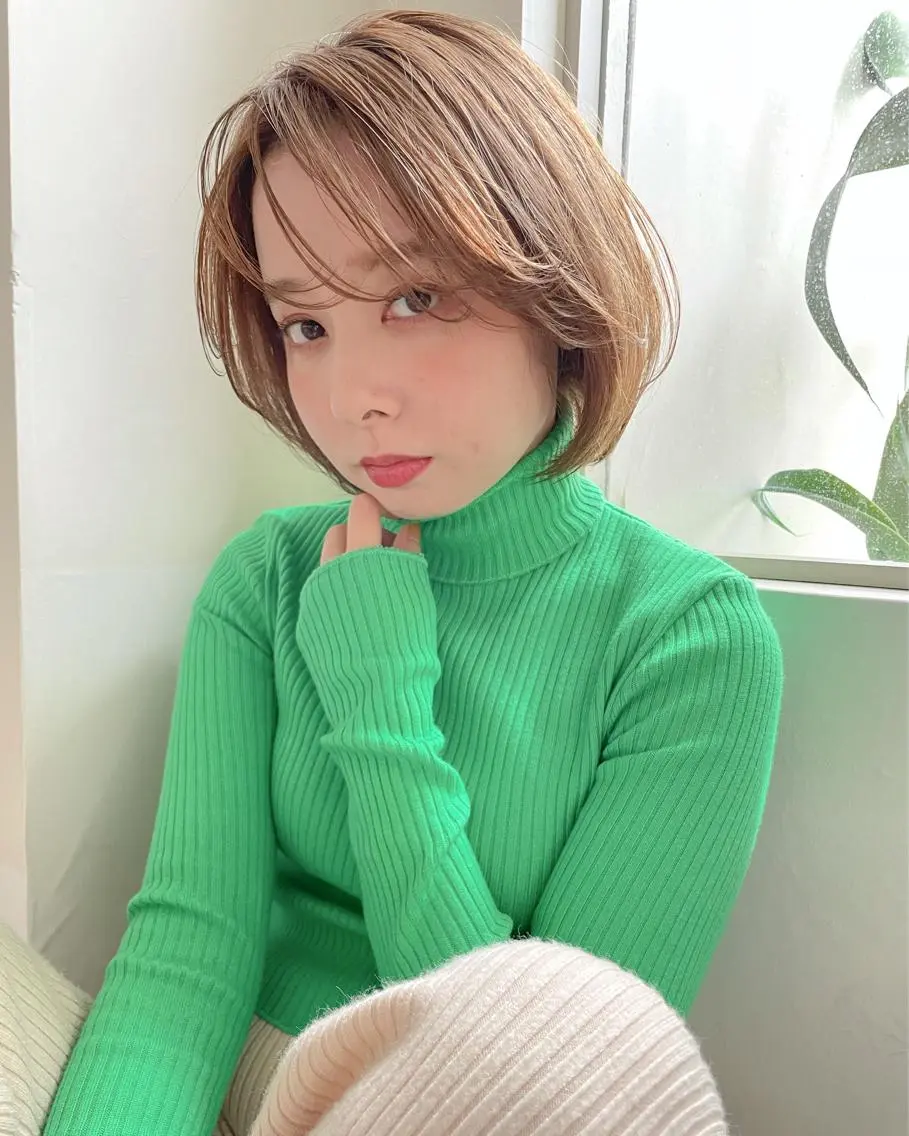 ショート カラー ヘアカラー トリートメント 韓国🇰🇷レイヤー カットオリーブカラーのヘアスタイル