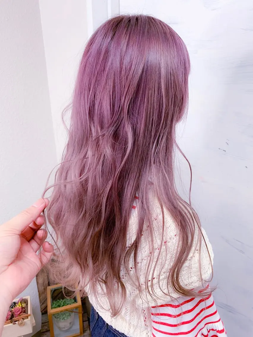 ロング カラー ブリーチ 透明感カラー グラデーションカラー ピンクカラー ピンクパープル ヘアカラー エクステ BOX mico.のヘアスタイル