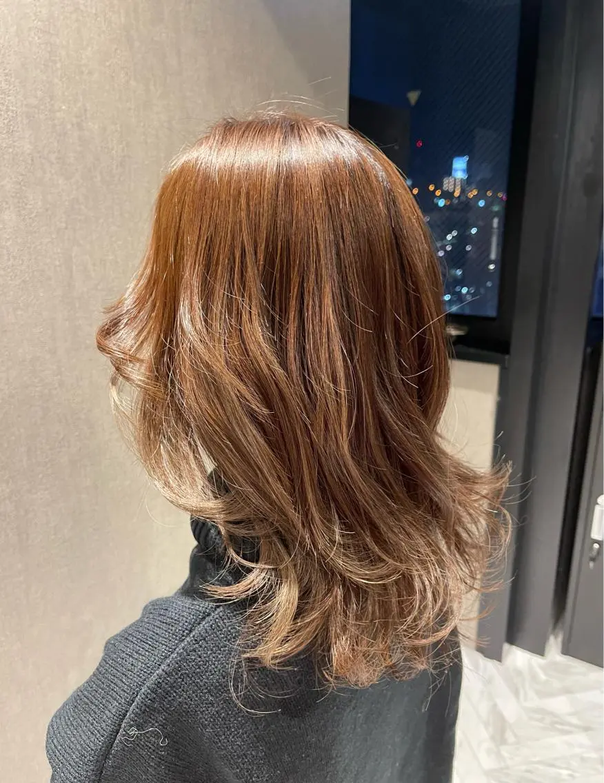 ミディアム レイヤーカット 高品質シールエクステ /艶髪/HIROのヘアスタイル
