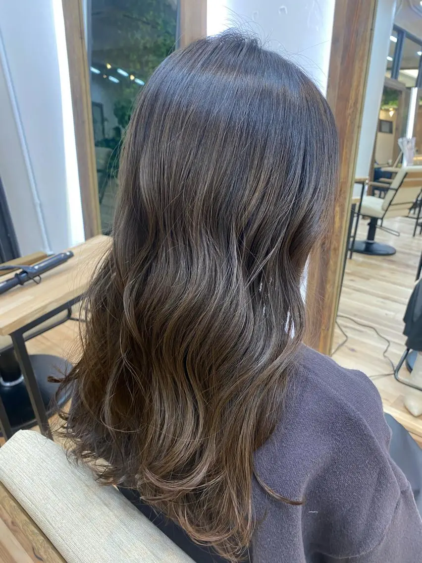 ロング 韓国風ヘア ヘアカラー おおつき ありかのヘアスタイル