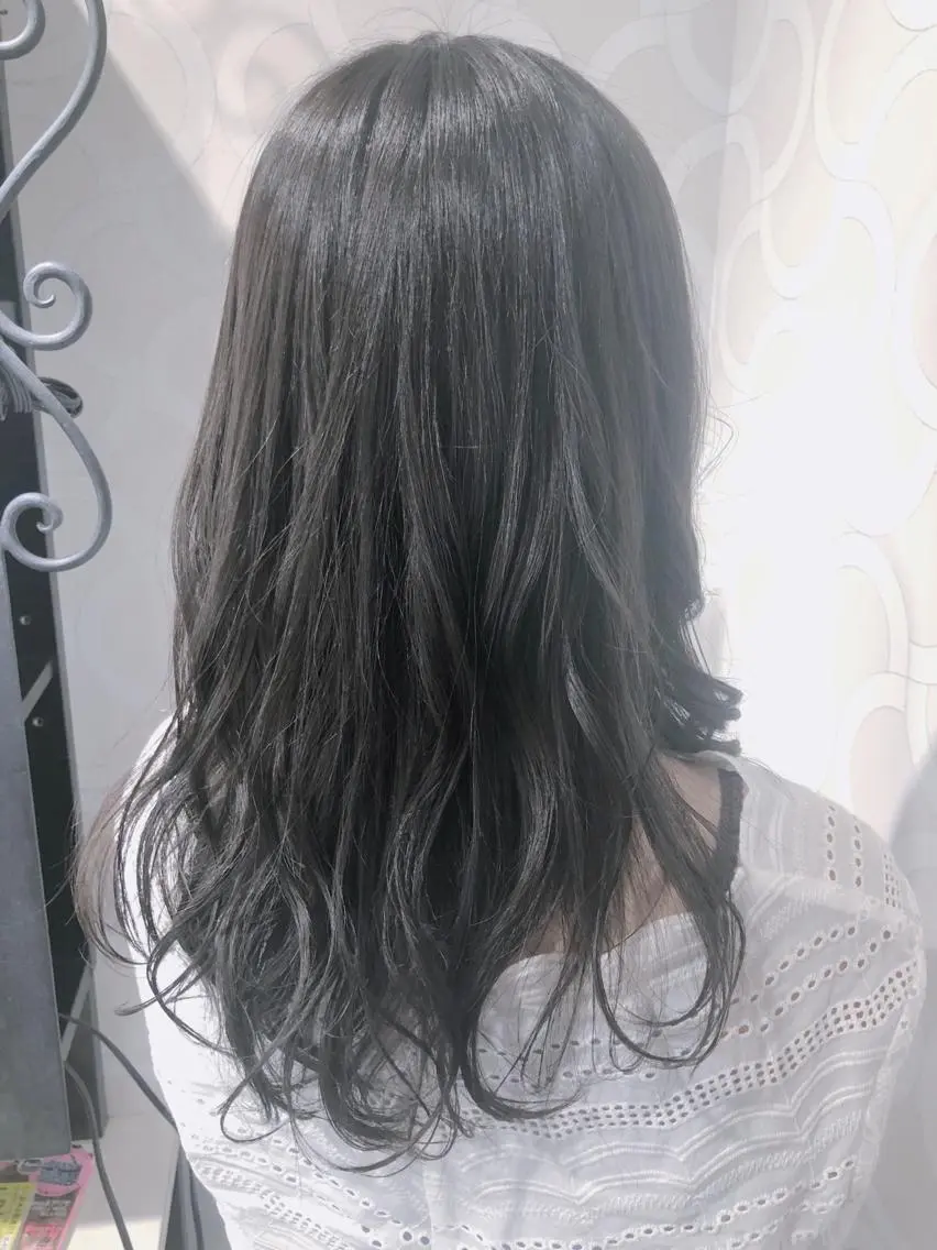 セミロング カラー グレージュ ミント 艶髪 ♡Tomiyaのヘアスタイル