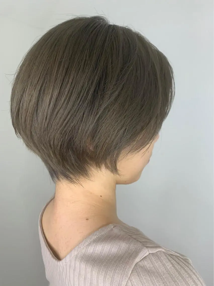 ショート カラー グレージュ オリーブグレージュ オリーブグレー ショートヘア カット ヘアカラー Rubik難波樽本 譲二のヘアスタイル