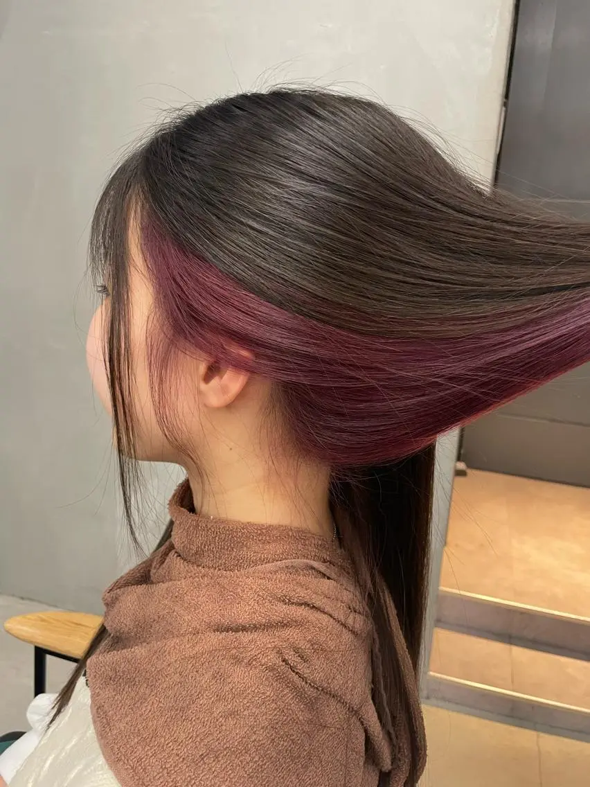 ミディアム インナーカラー 推し ブリーチ 髪質改善のヘアスタイル