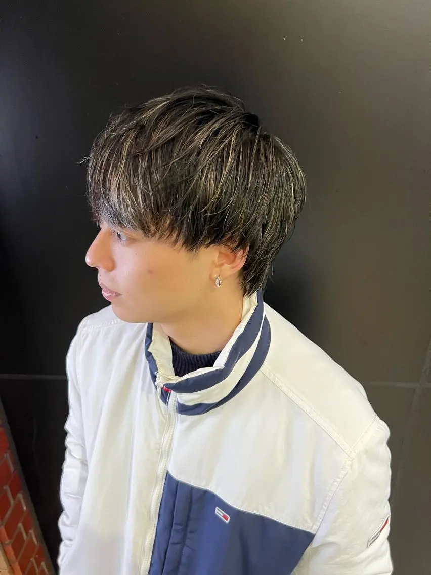 ショート カラー ハイライトカラー メッシュ ハイライト ウルフカット 豊崎 佑輔のヘアスタイル