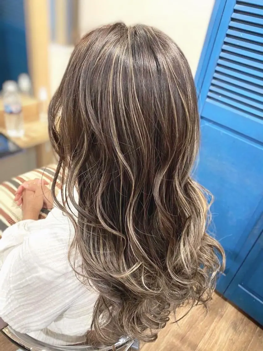 ロング カラー アディクシーカラー ブリーチ ケアブリーチ ハイライトカラー ハイライト カット ヘアカラー トリートメント 浦山 和之のヘアスタイル
