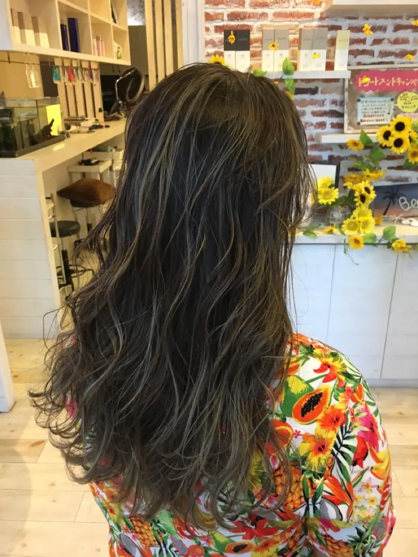 ロング カラー ハイライトカラー ハイライト 東恩納 誠のヘアスタイル