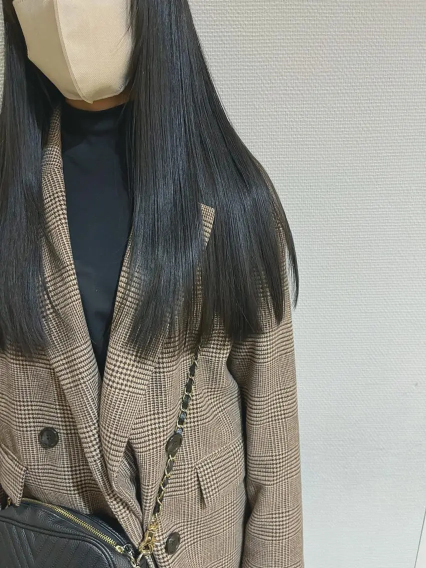 ロング カラー アッシュ ダークグレー レイヤーカット かわい りほのヘアスタイル
