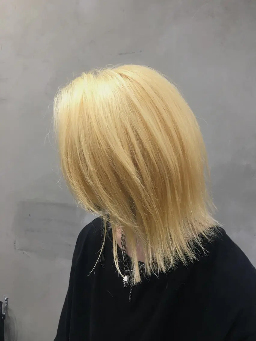 ミディアム カラー メンズ メンズブリーチ ブリーチ 抜きっぱなしブロンド ブロンド カット ハッシュカット/ハイ トーン/HIROKIのヘアスタイル