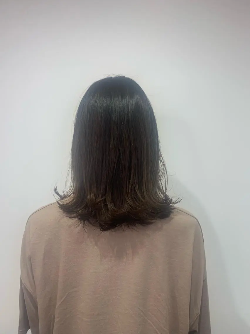 カラー イズミ ナナコのヘアスタイル