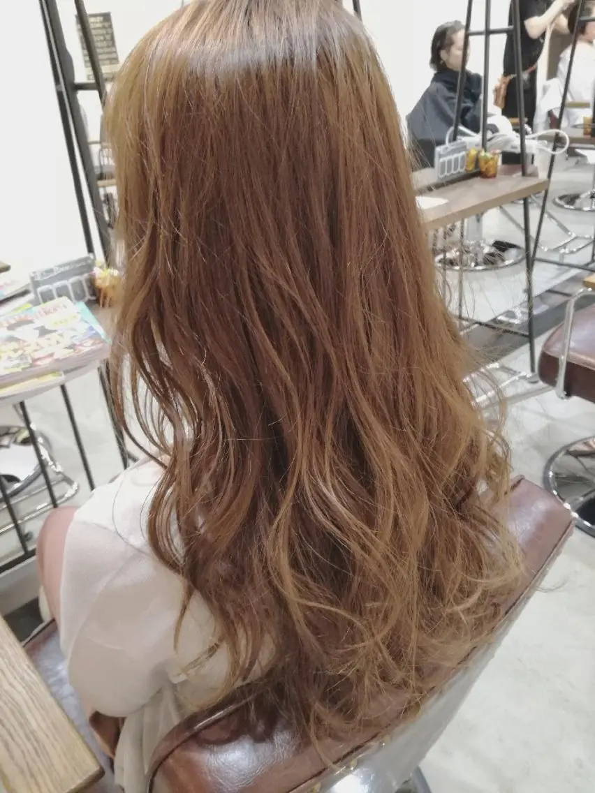 ロング カラー パーマ ヘアアレンジ ネイル メンズ キッズ マツエク・マツパ ベージュカラー グラデーションカラー ロング グラデーション ロングネイル 中津No.1髪質改善 店長✨透ける暗髪のヘアスタイル