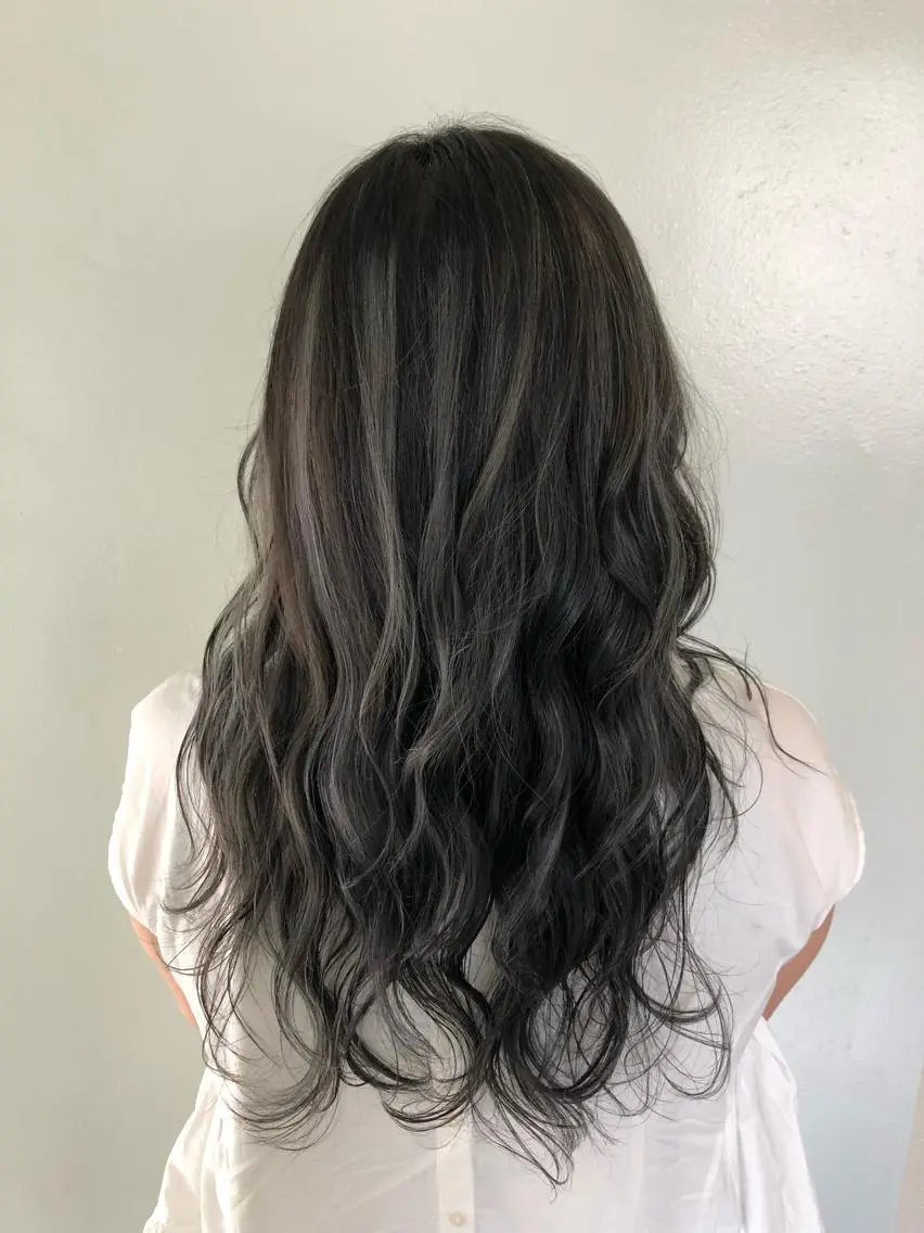 セミロング カラー グレージュ ハイライトカラー ハイライト ベイリコルド　アトリ 店長　宮城一真のヘアスタイル