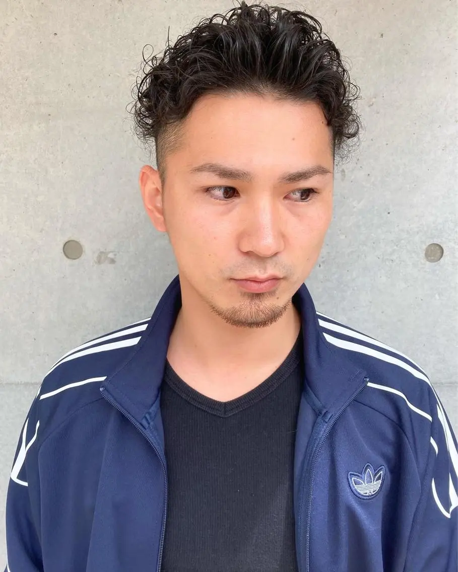 パーマ メンズ メンズパーマ 顔まわりレイヤー デザインカットのヘアスタイル