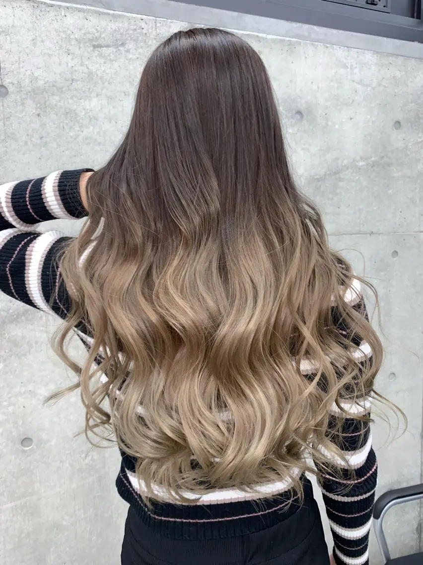 ロング アッシュ カット ヘアカラー トリートメント 山田 絵里菜のヘアスタイル