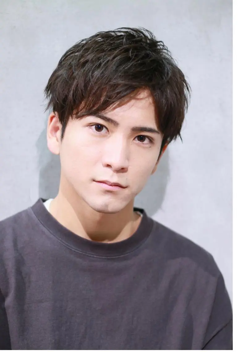 メンズ アップバング 井上 りょうのヘアスタイル