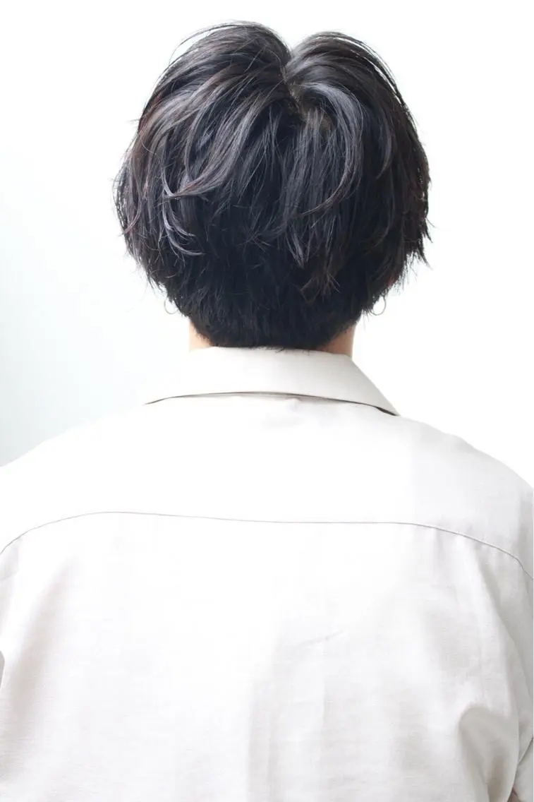ショート カラー パーマ メンズ センターパート マッシュ メンズパーマ センターパート/毛 流れ/パーマ特化のヘアスタイル