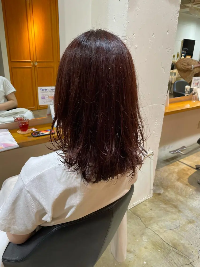 ミディアム カラー カット ヘアカラー トリートメント MIOベージュカラー 柔らかいカラーのヘアスタイル