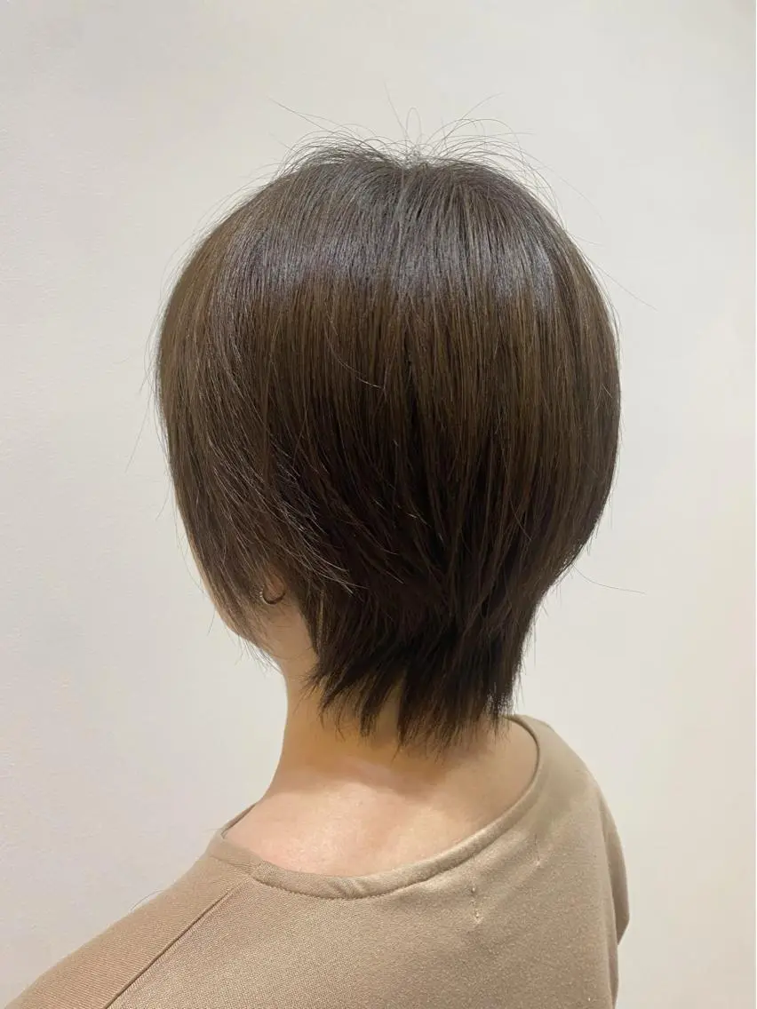 ショート カラー ショートレイヤー レイヤーカット ミセス ショートヘア カット ヘアカラー トリートメント ♡オシャ髪♡AI ✂️newi町田のヘアスタイル