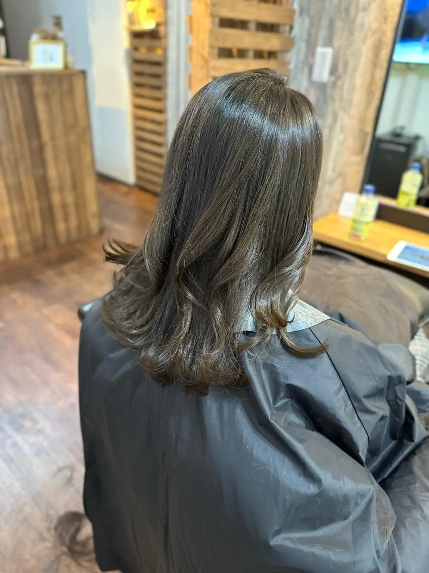 セミロング カラー アッシュ カット ヘアカラー トリートメント Luzir⭐︎ GEN⭐︎のヘアスタイル
