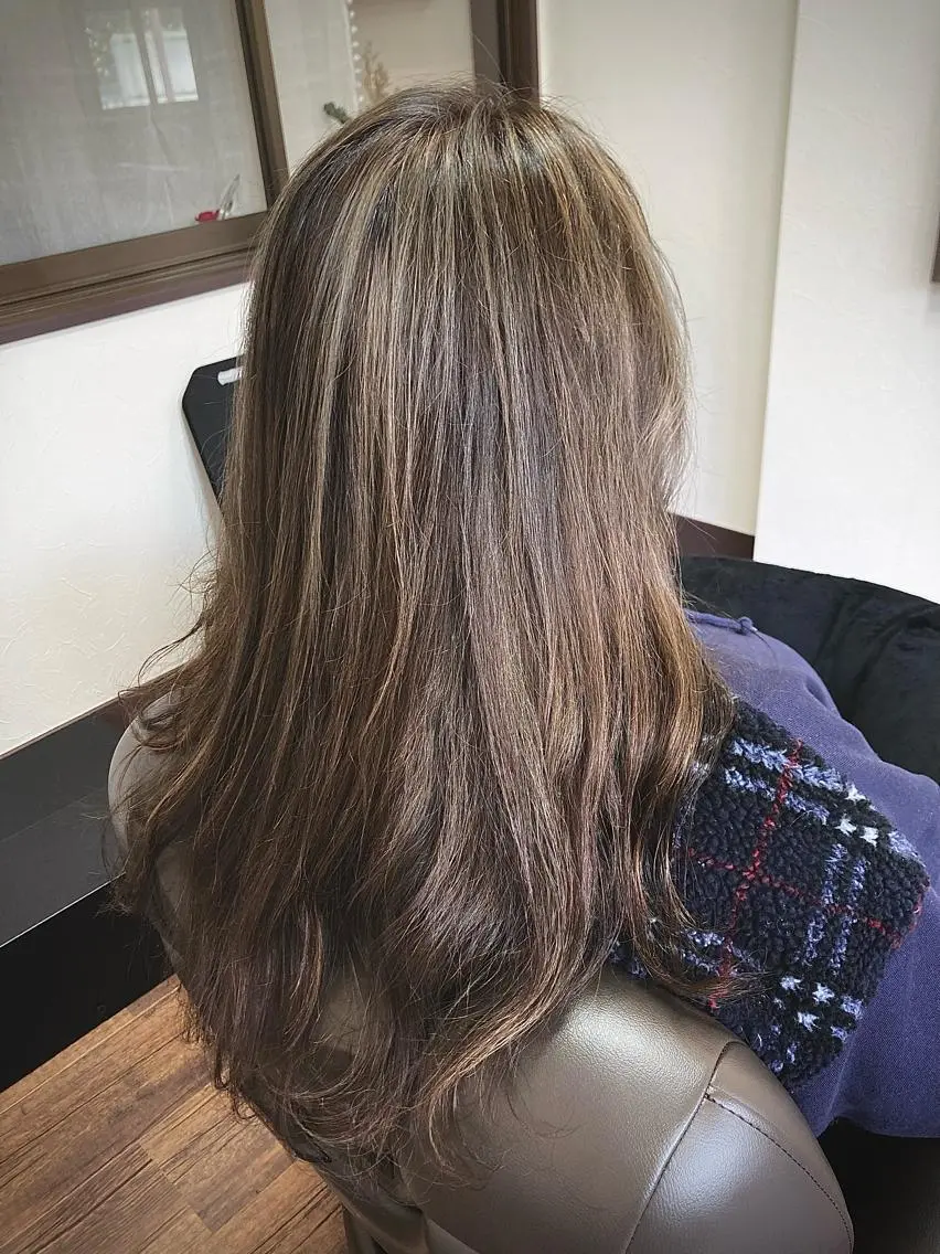 ロング 池岡 洋子のヘアスタイル