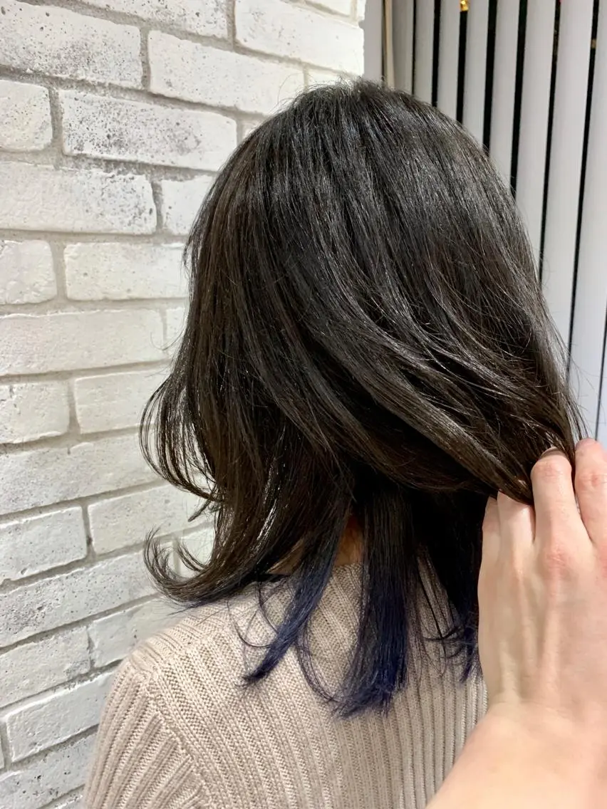 ミディアム カラー ブルーカラー インナーカラー ヘアカラー タワラ ソウタ Directorのヘアスタイル