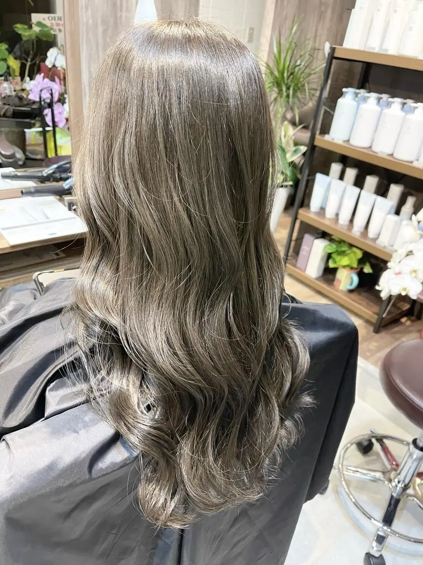 ロング カラー 透明感カラー グレージュ 髪質改善で 憧れの潤艶美髪にのヘアスタイル