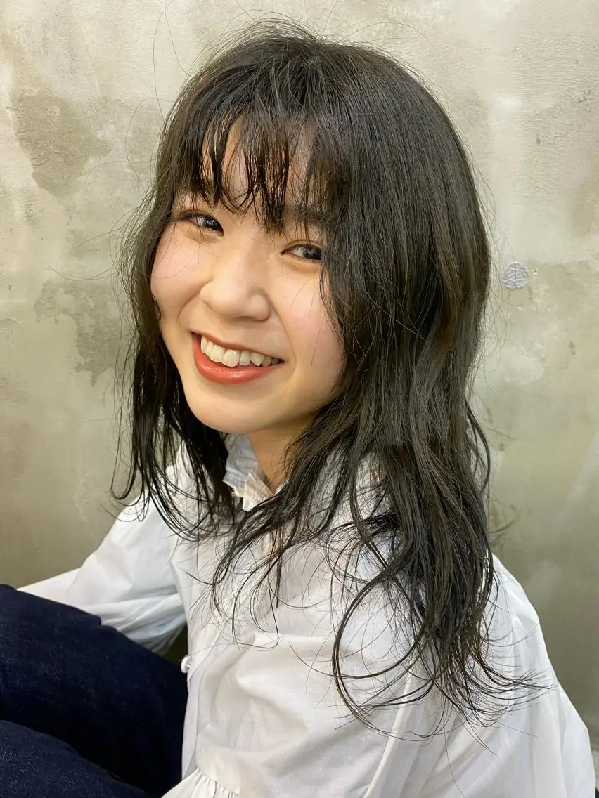セミロング カラー ヘアアレンジ アッシュ グレージュ カーキグレージュ 志賀 あずみのヘアスタイル
