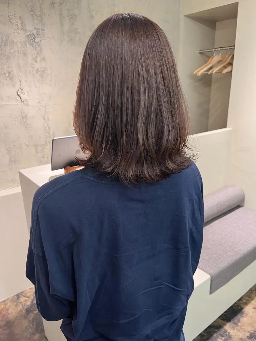 ミディアム パープルカラー くびれヘア レイヤーカット 西山 紗耶香🪽 透明感カラー/ボブのヘアスタイル
