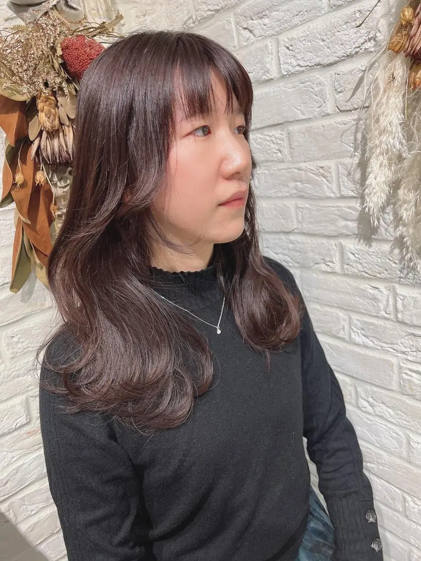 ロング カラー ヘアアレンジ 天使の羽バング・フェザーバング ヨシンモリ レイヤーカット ロング ローレイヤー 伊藤 早人のヘアスタイル