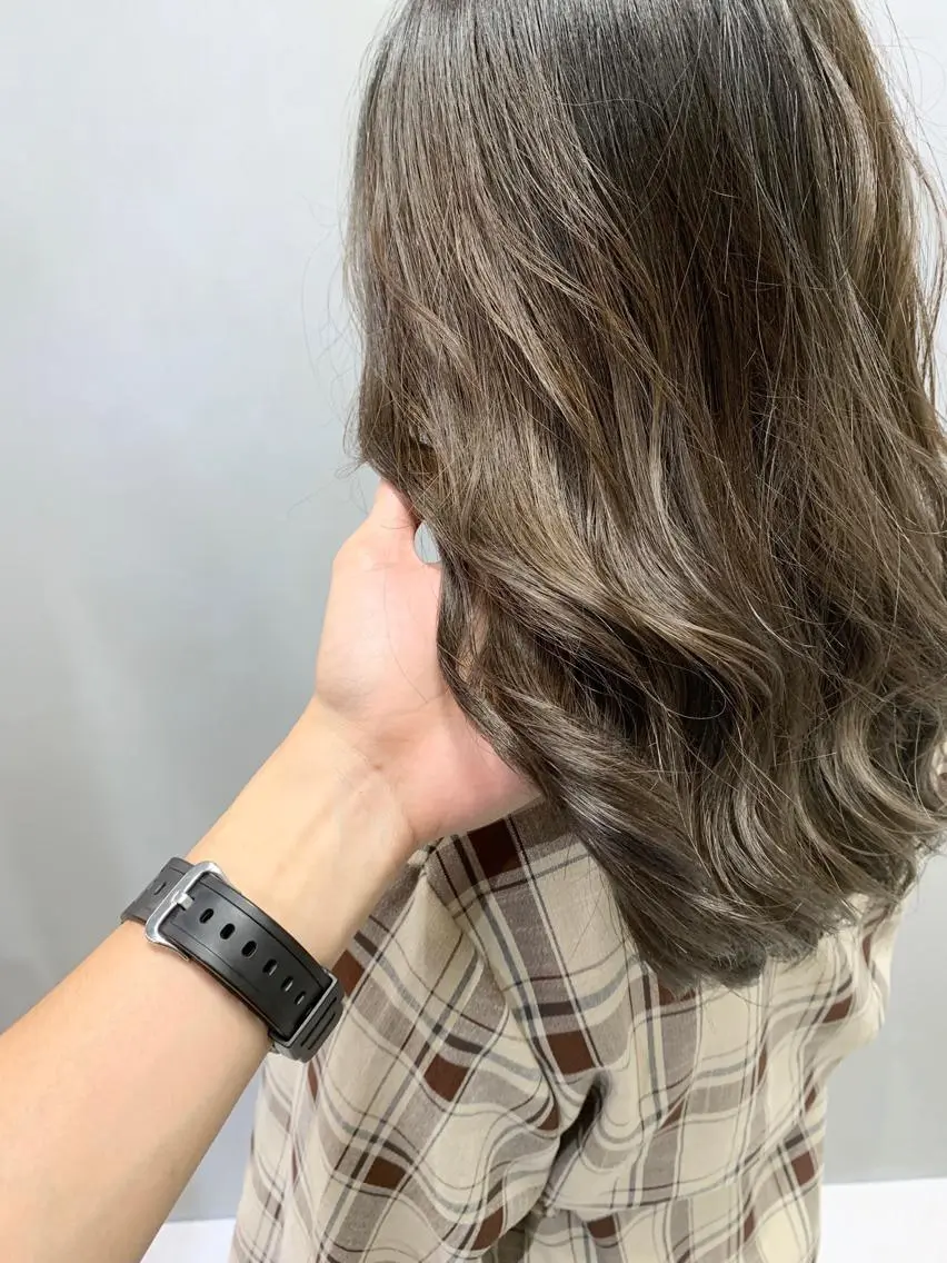 ロング カラー ブリーチ グラデーションカラー グレージュ ヘアカラー レイヤー/大人メンズ パーマ🌀 平島拓也のヘアスタイル