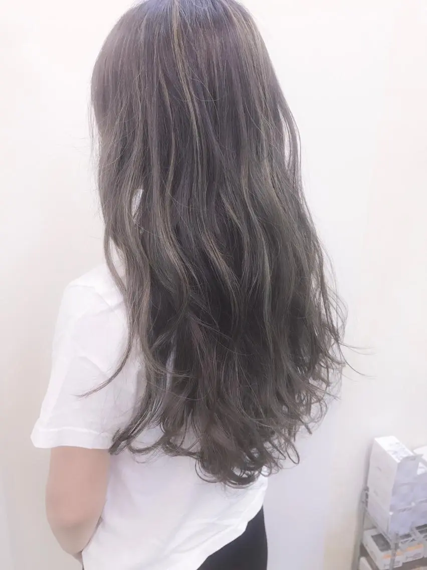 ロング カラー グレージュ ハイライトカラー ハイライト 入木田 駿佑のその他イメージ