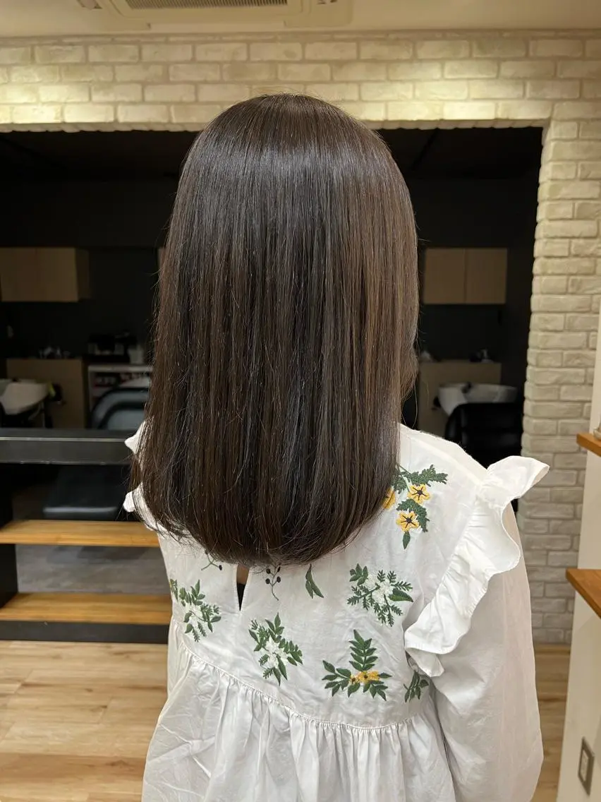セミロング カラー 透明感カラー グレージュ ✨️今だけ無料✨️ 鶴田みなみのヘアスタイル
