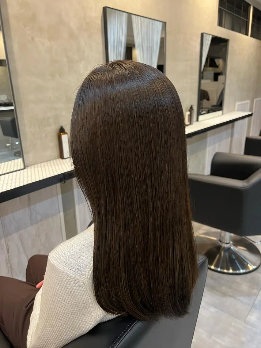 セミロング カラー グレージュ オリーブグレージュ オリーブグレー ヘアカラー トリートメント 工藤 梨花のヘアスタイル