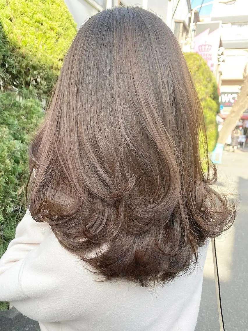 セミロング カラー パーマ ヘアアレンジ メンズ キッズ ネイル マツエク・マツパ アイブロウ 結婚式・ブライダル メンズバレイヤージュ メンズブリーチ メンズハイライト メンズハイトーン 顔まわりレイヤー× 韓国ヘアオタベシンヤのヘアスタイル