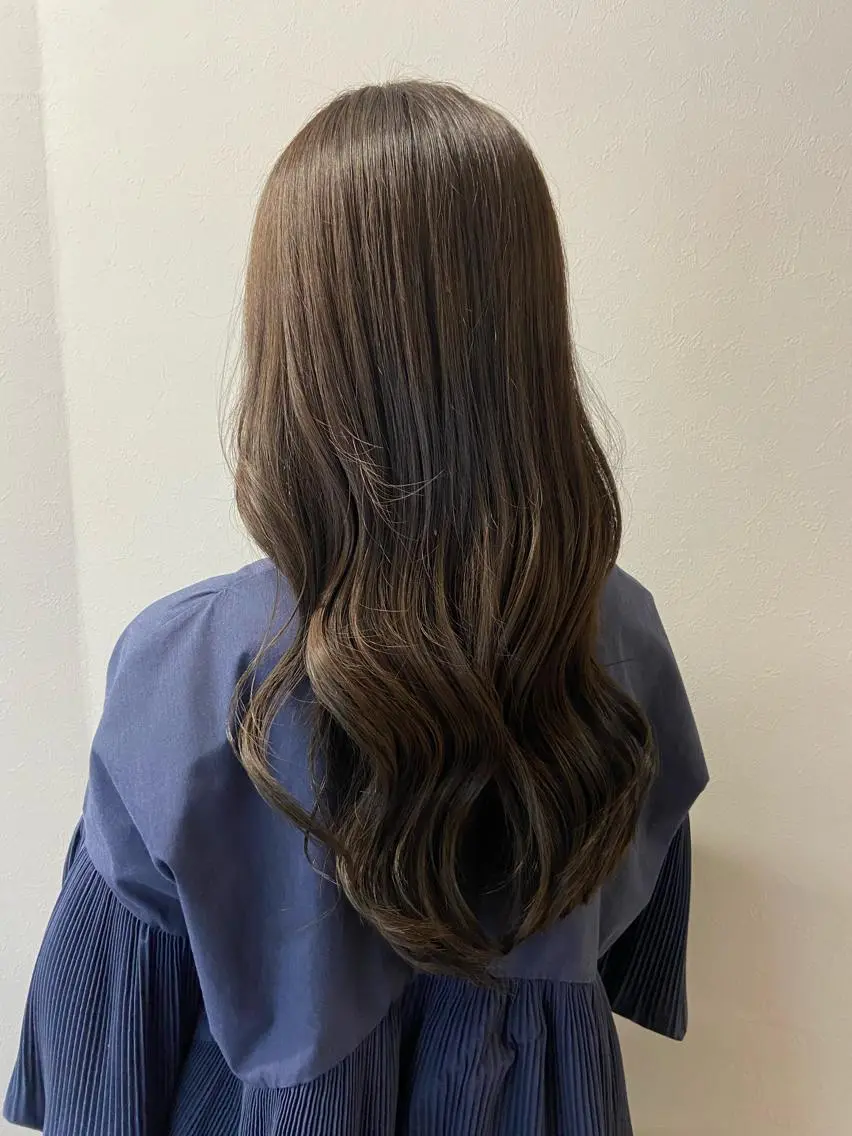 ロング カラー アッシュ アッシュブラウン ブラウンカラー natsumi / N°ariaのヘアスタイル