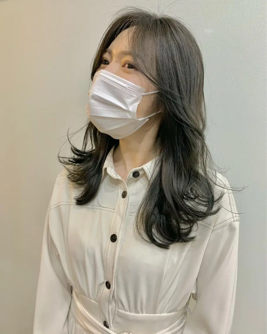 セミロング カラー アッシュ アッシュグレー 透明感カラー 柔らかブラウン/顔周 りレイヤー♡ユウシのヘアスタイル