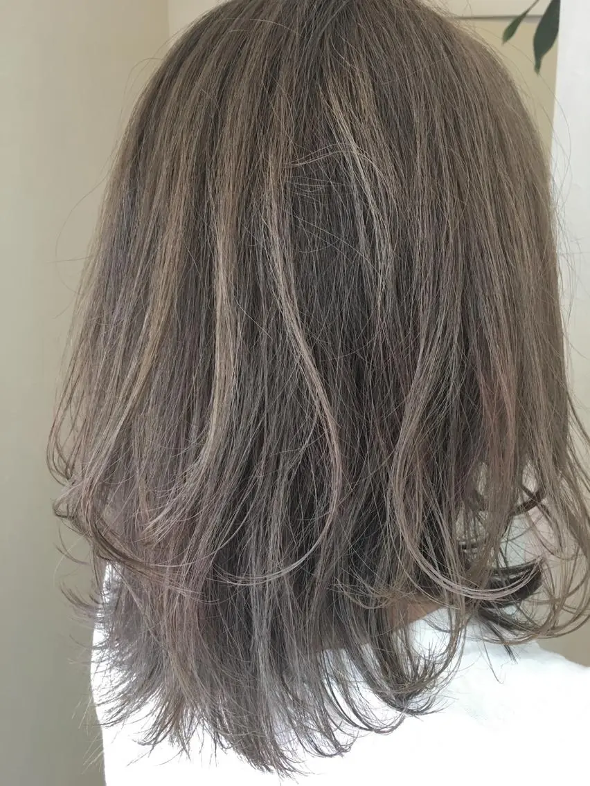 ミディアム カラー パーマ ヘアアレンジ ベージュカラー ハイライトカラー オリーブベージュ ハイライト IVY villa Suzu.のヘアスタイル
