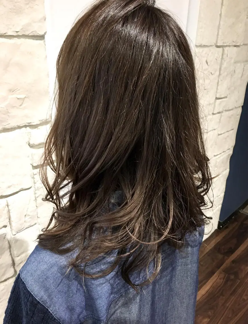 セミロング カラー グレージュ 川合 勇気のヘアスタイル