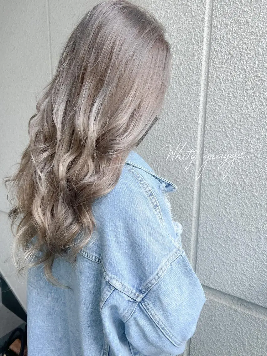 ロング カラー ブリーチ ヘアカラー カラーパティシエ facce🌼ikoのヘアスタイル