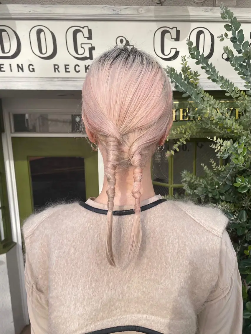 セミロング カラー ヘアアレンジ ブリーチ ピンクカラー ホワイトピンク 韓国ヘア💇🏼 kanonのヘアスタイル