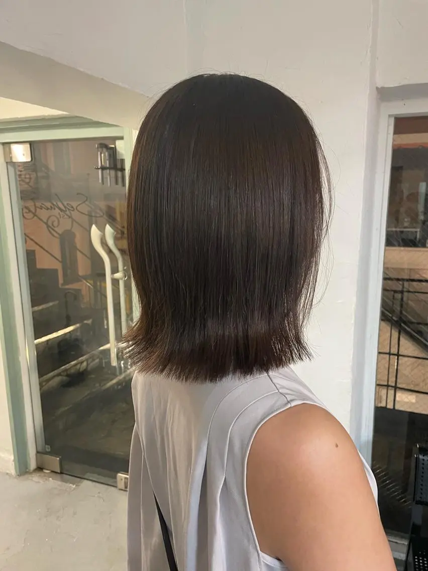 ミディアム 切りっぱなしボブ ボブ カット ヘアカラー ami .のヘアスタイル