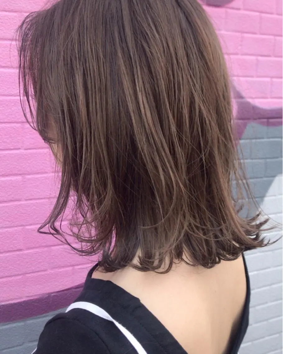 ミディアム カラー ヘアアレンジ ベージュカラー ハイライトカラー ハイライト カット ヘアカラー トリートメント 岡崎 浩大のヘアスタイル