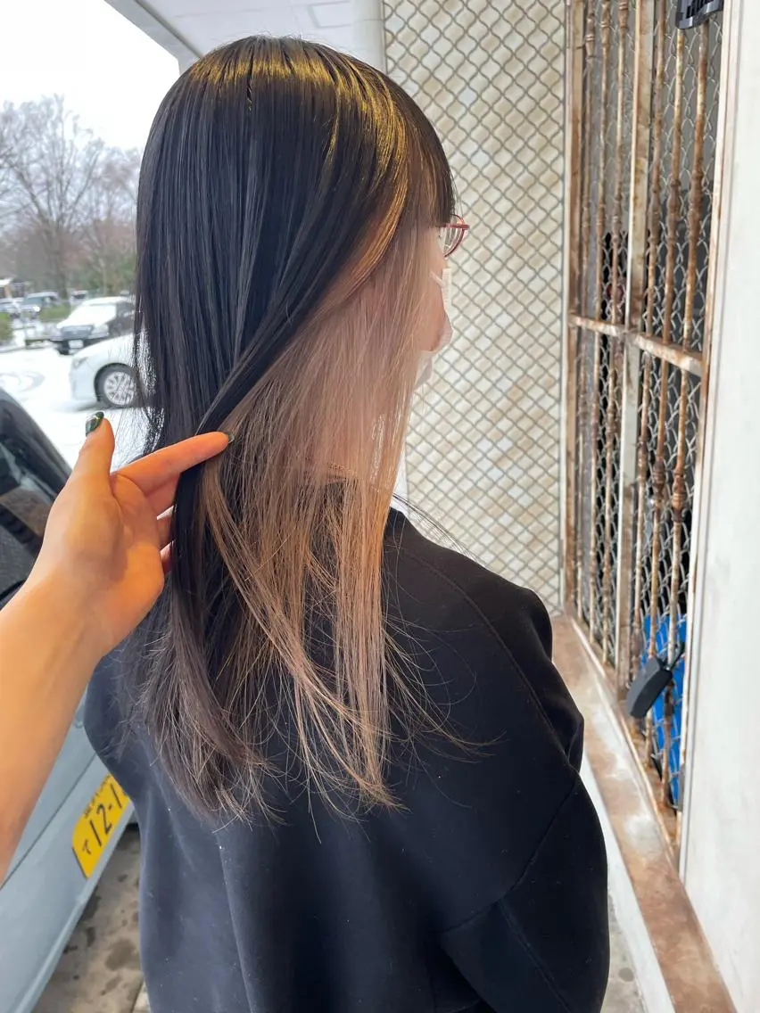 ロング ヘアカラー 山岸 朱里のヘアスタイル
