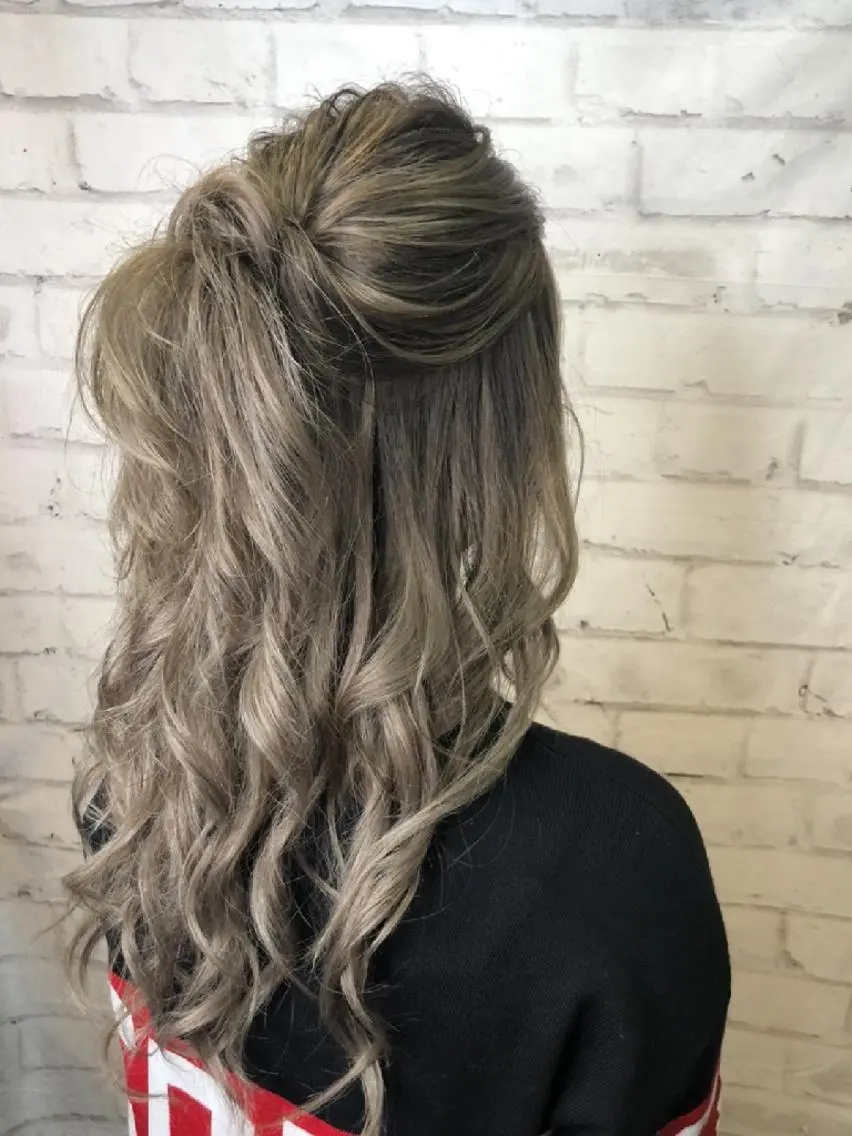 セミロング ヘアアレンジ ハーフアップ 簡単アレンジ 外国人風カラー ハイライト レイヤーカット ヘアカラー トリートメント RIENS♡xrea 山本優舞のヘアスタイル