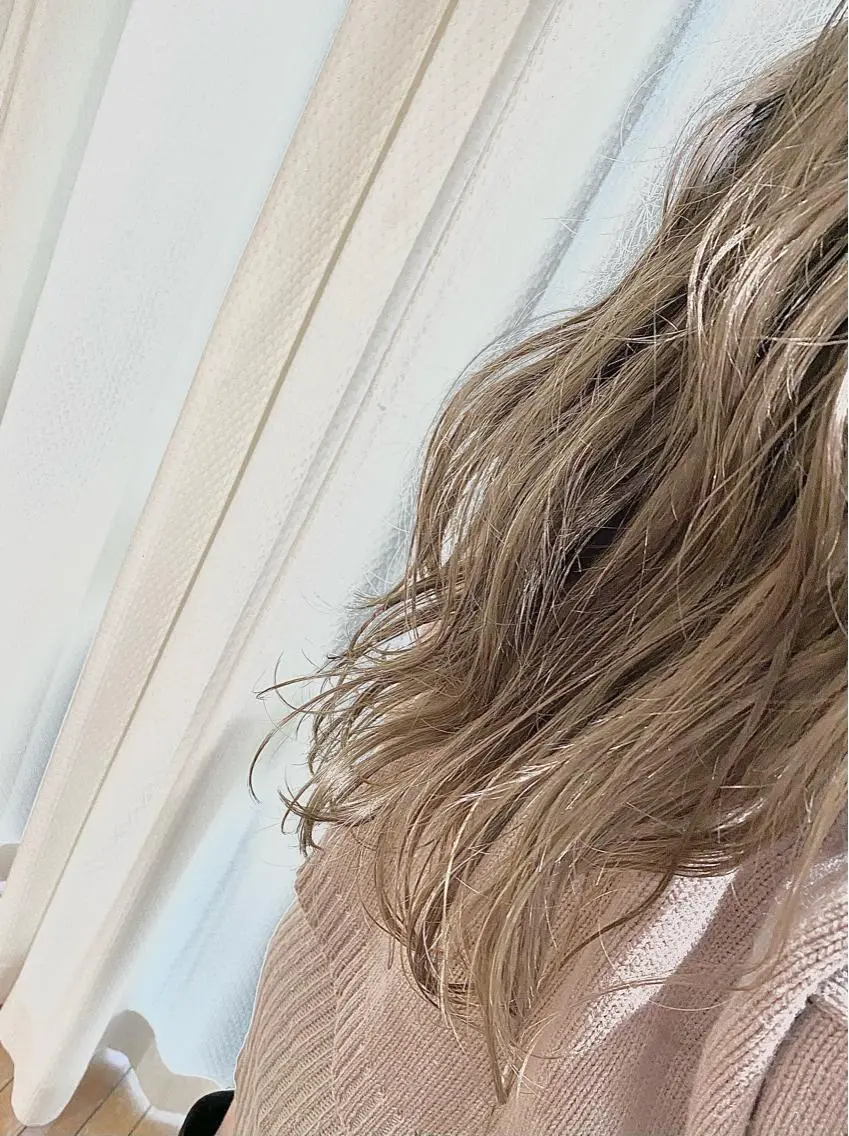 ロング カラー パーマ ベージュカラー ミルクティーベージュ 【個室】色持ちカラー 似合わせヘア アスカのヘアスタイル