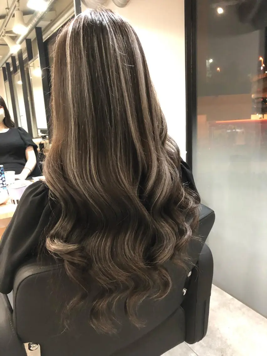 ロング カラー ヘアアレンジ ハイライトカラー ハイトーンカラー シルバー ハイライト レイヤー/エクステ alpha下妻のヘアスタイル