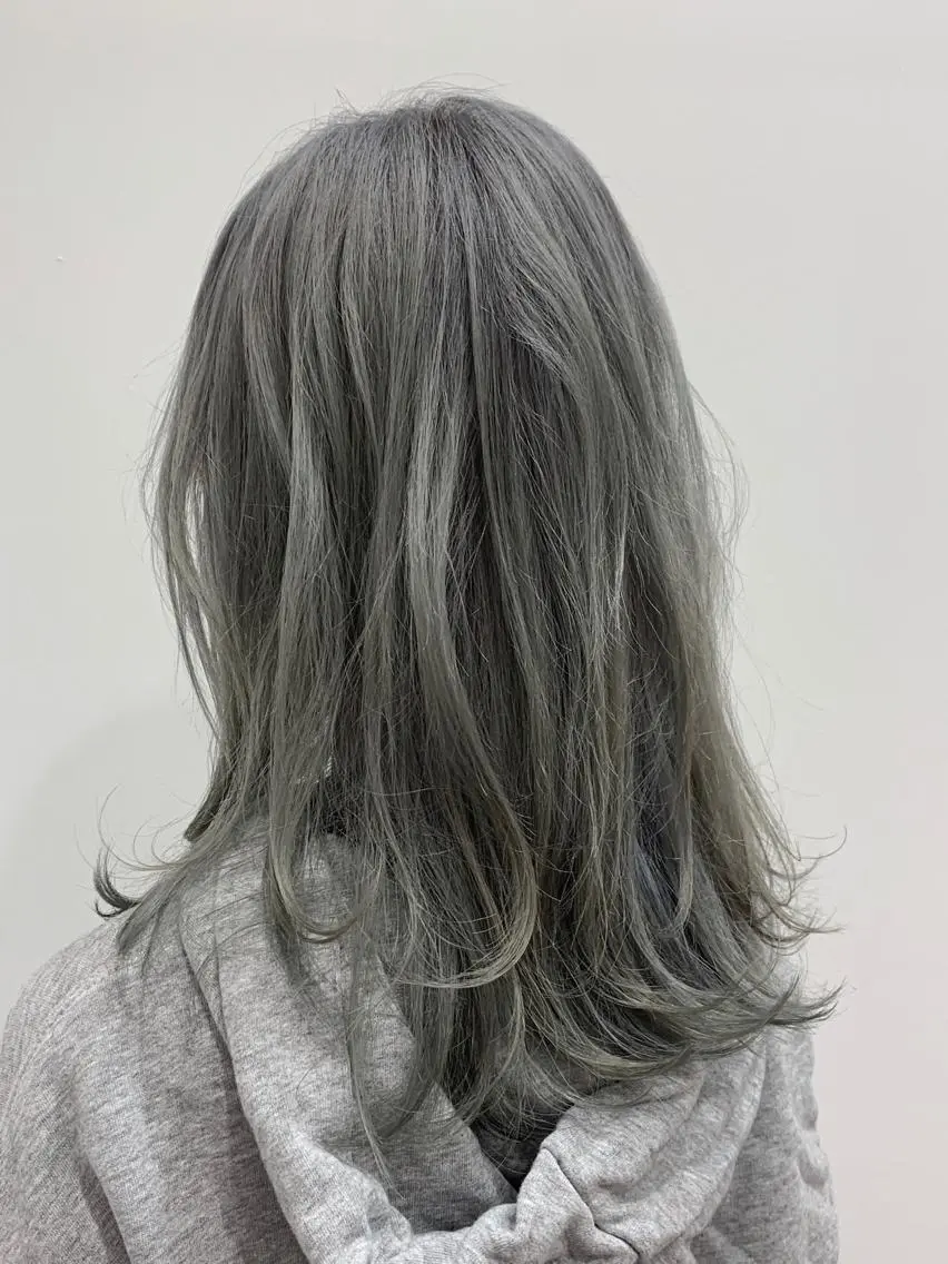 セミロング カラー 加藤 佑哉のヘアスタイル