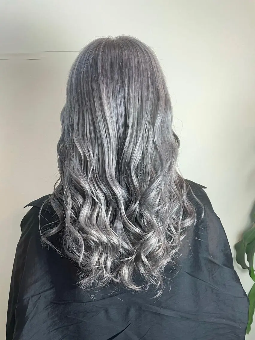 セミロング カラー シールエクステ セミロングパーマ バレイヤージュ ブリーチ ケアブリーチ カット ヘアカラー WEST OLAND加藤圭介のヘアスタイル