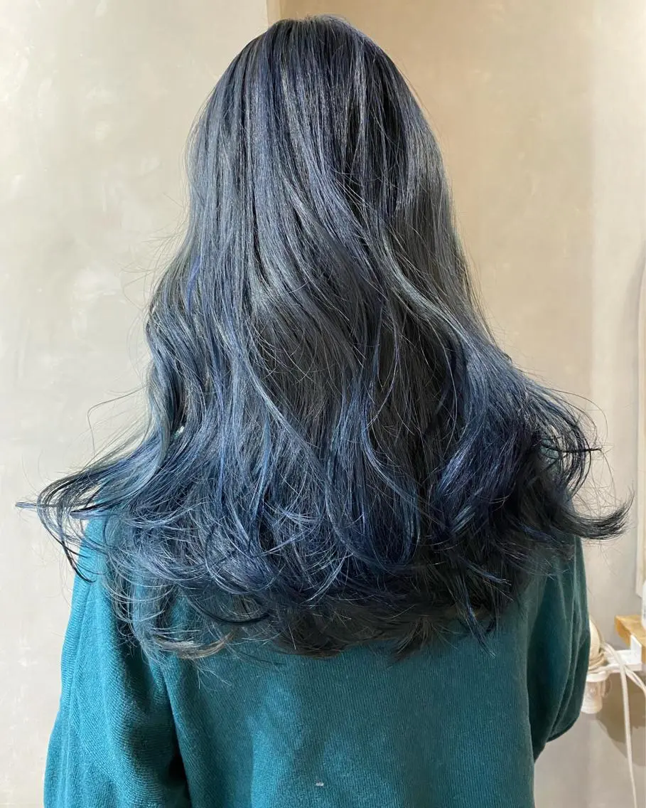 セミロング カラー ブリーチ ヘアカラー トリートメント ツキノキ ミナのヘアスタイル