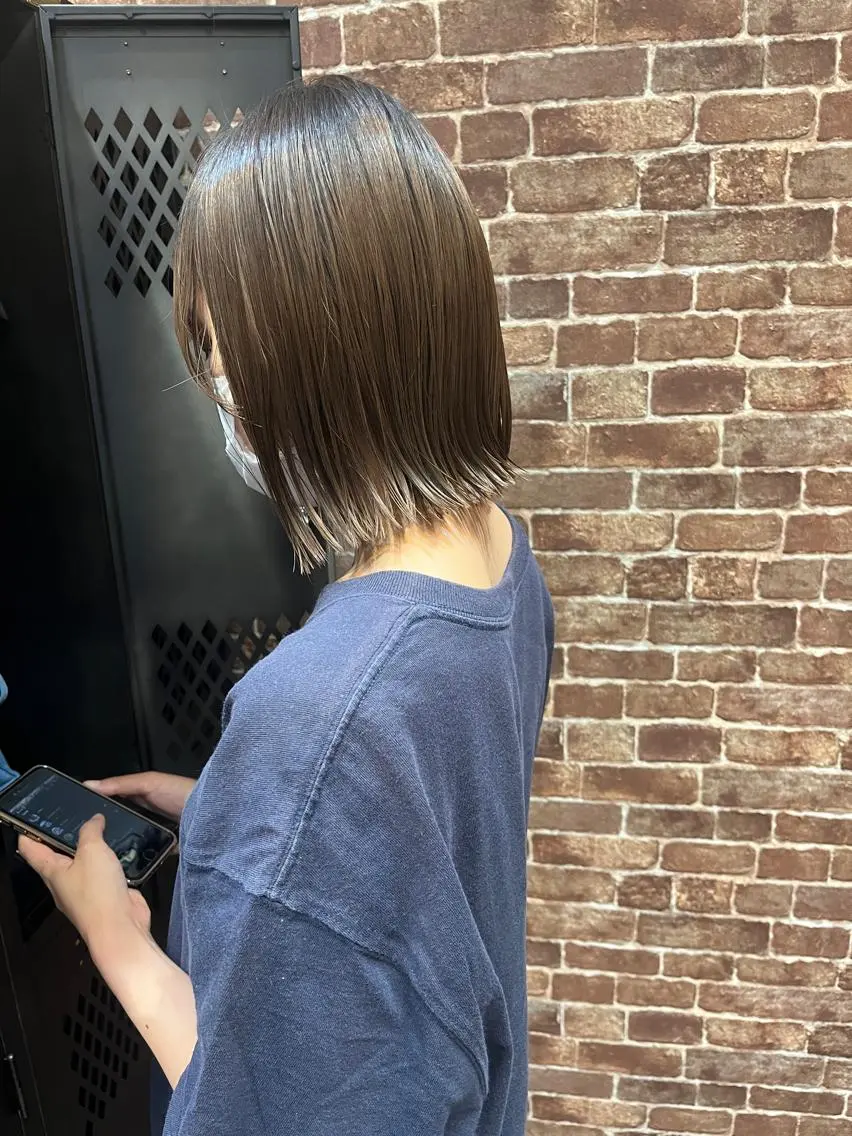 ミディアム カラー パーマ ヘアアレンジ メンズ キッズ ネイル マツエク・マツパ アイブロウ 切りっぱなしボブ ボブ 久木原 ゆりのヘアスタイル